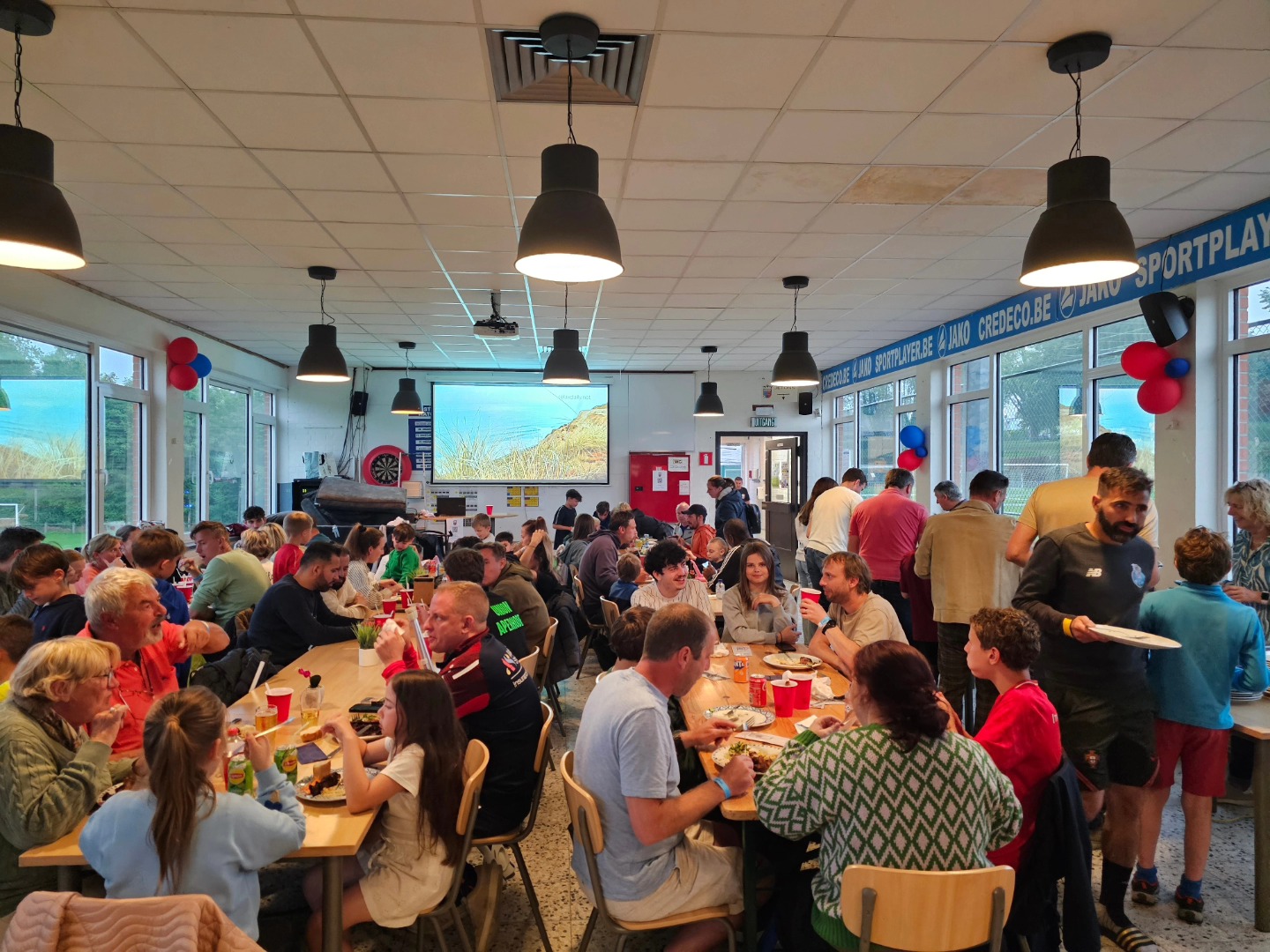 K.F.C RHODIENNE- 6 -DE HOEK - Family cup